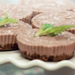 Mint Chocolate Cheesecake Muffins