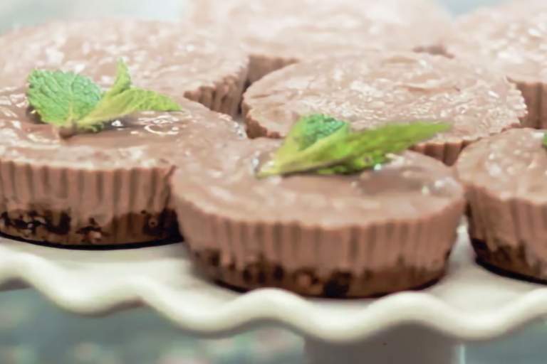Mint Chocolate Cheesecake Muffins